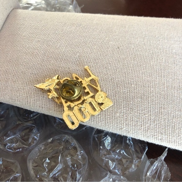 Vintage Las Vegas 2000 Rhinestones Angel Pin - Picture 2 of 3